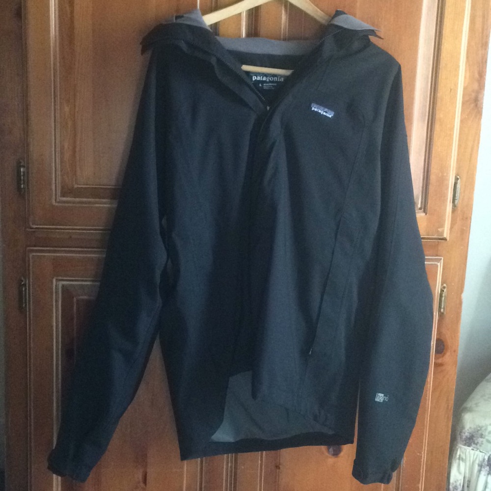 Black Patagonia rain jacket( like new).